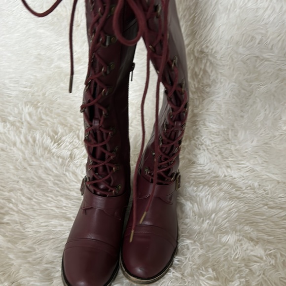 JustFab Molly Burgundy Flat Lace-Up Boots Size 7 - Picture 8 of 10